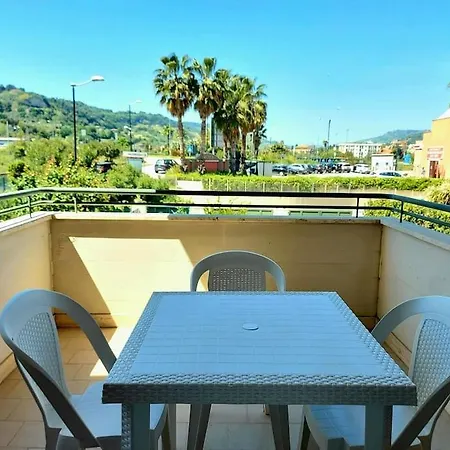 300 Mt Dal Mare Terrazza, Wifi E Parcheggio Apartment